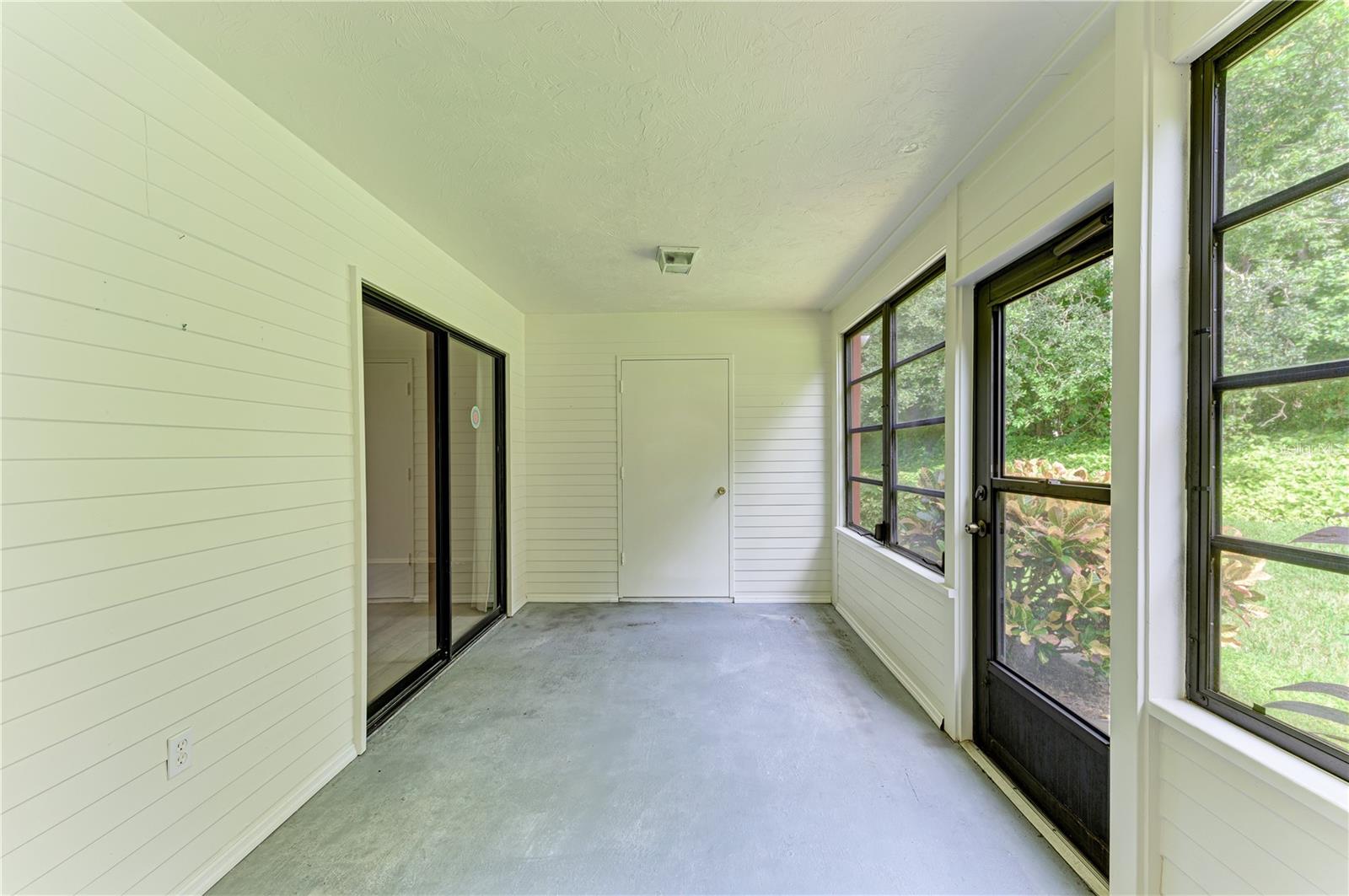 813 SPRING LAKES BLVD — photo 17