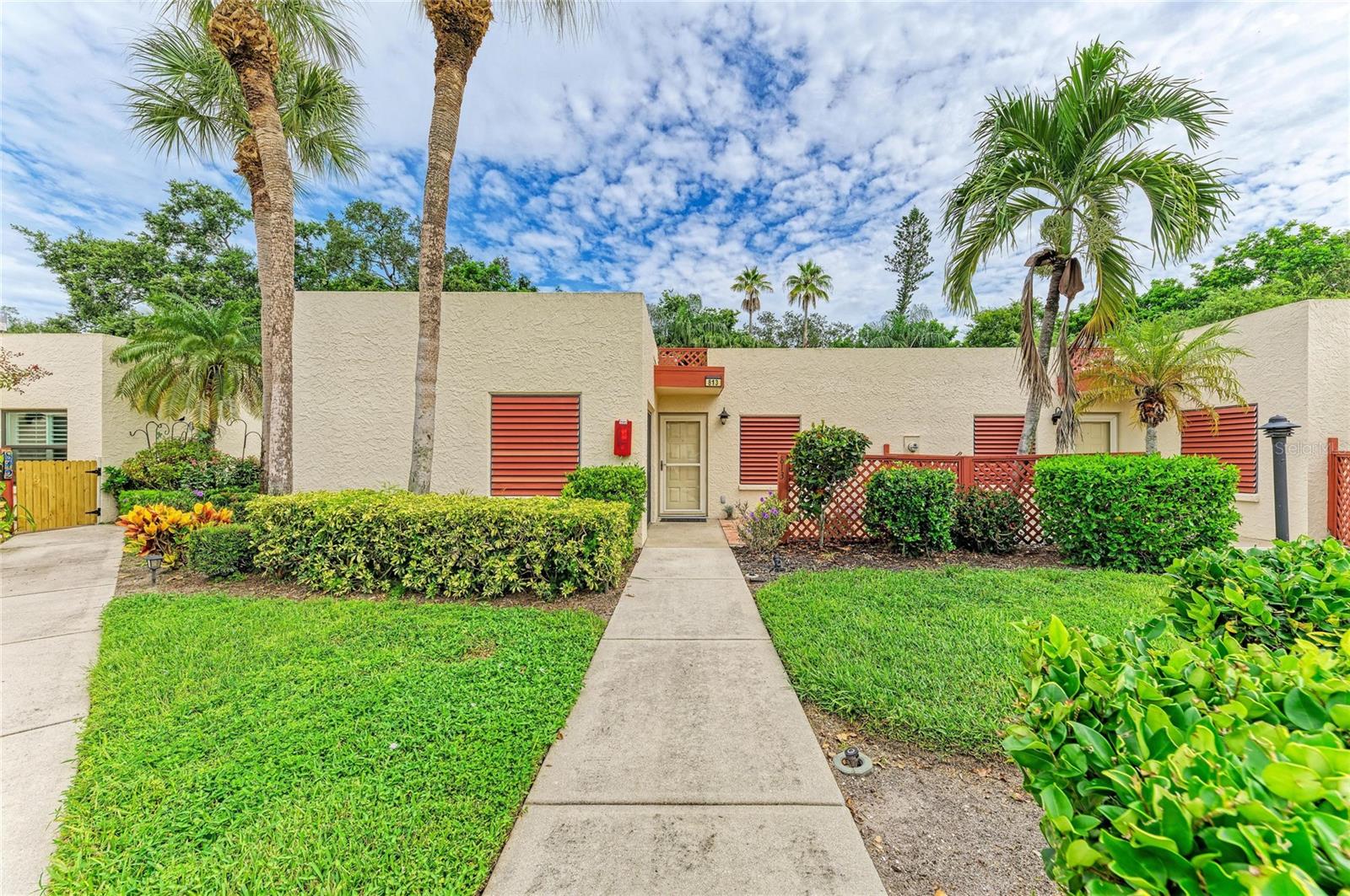 813 SPRING LAKES BLVD — photo 34