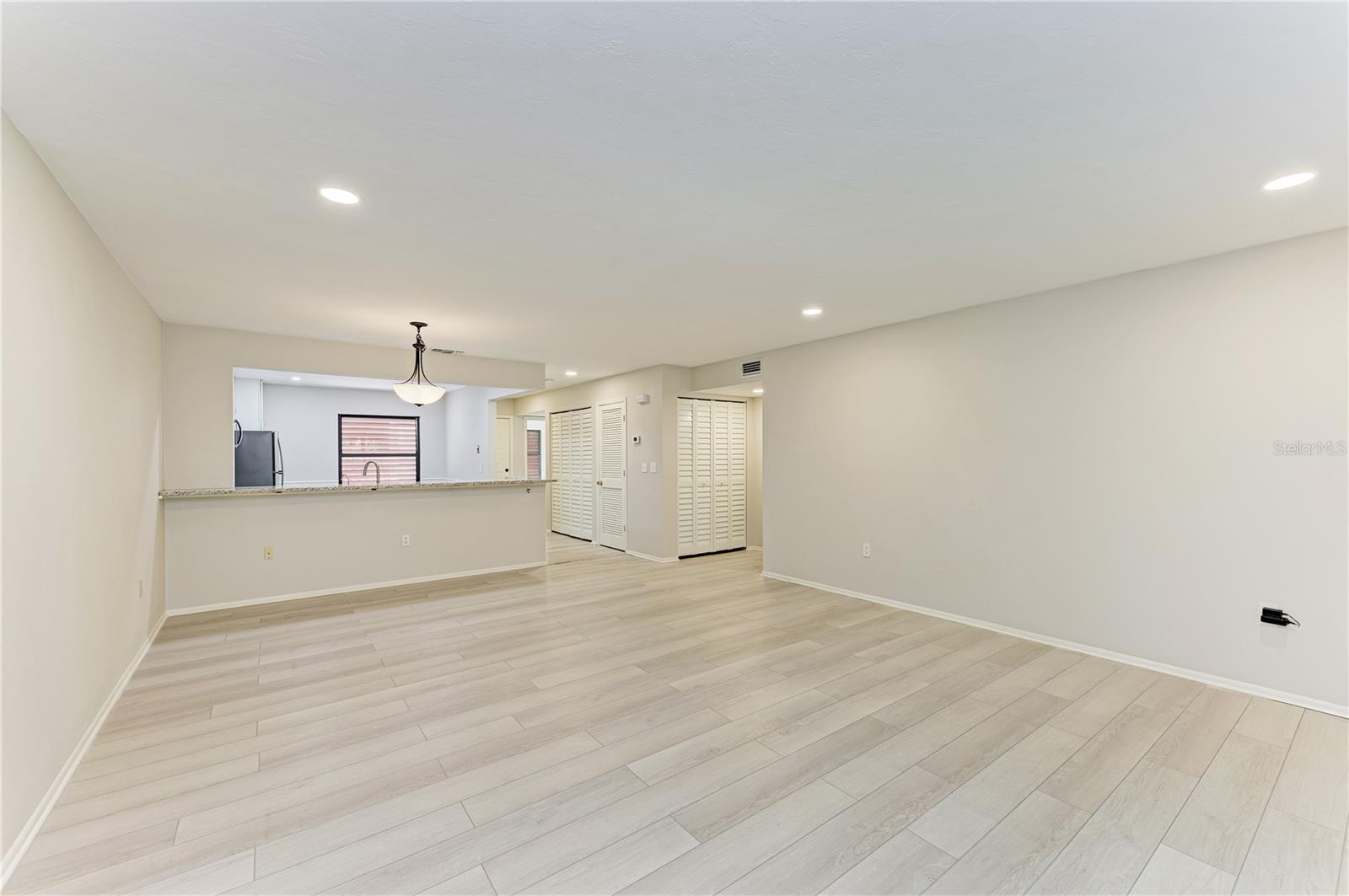 813 SPRING LAKES BLVD — photo 7