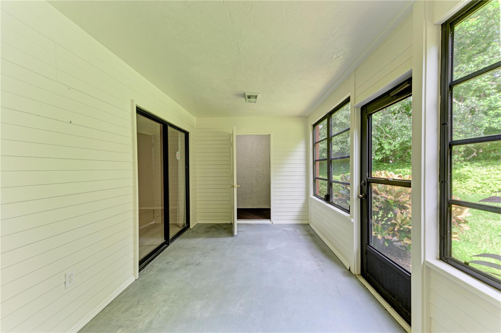 813 SPRING LAKES BLVD — photo 18