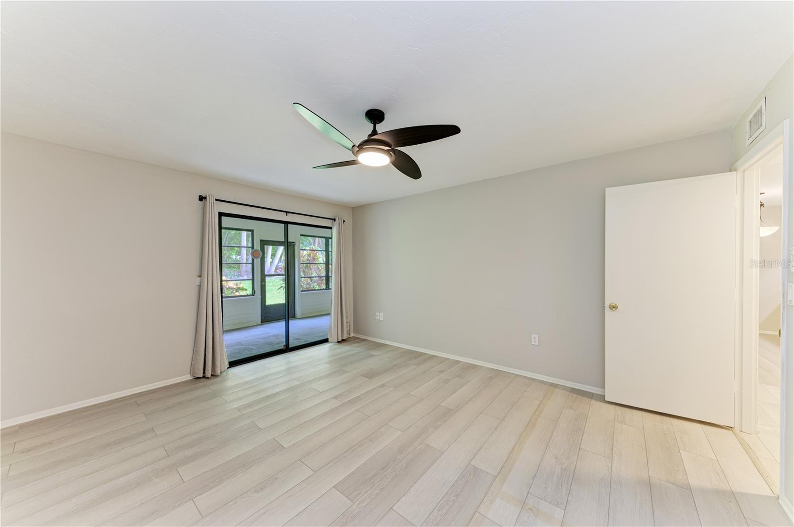 813 SPRING LAKES BLVD — photo 26