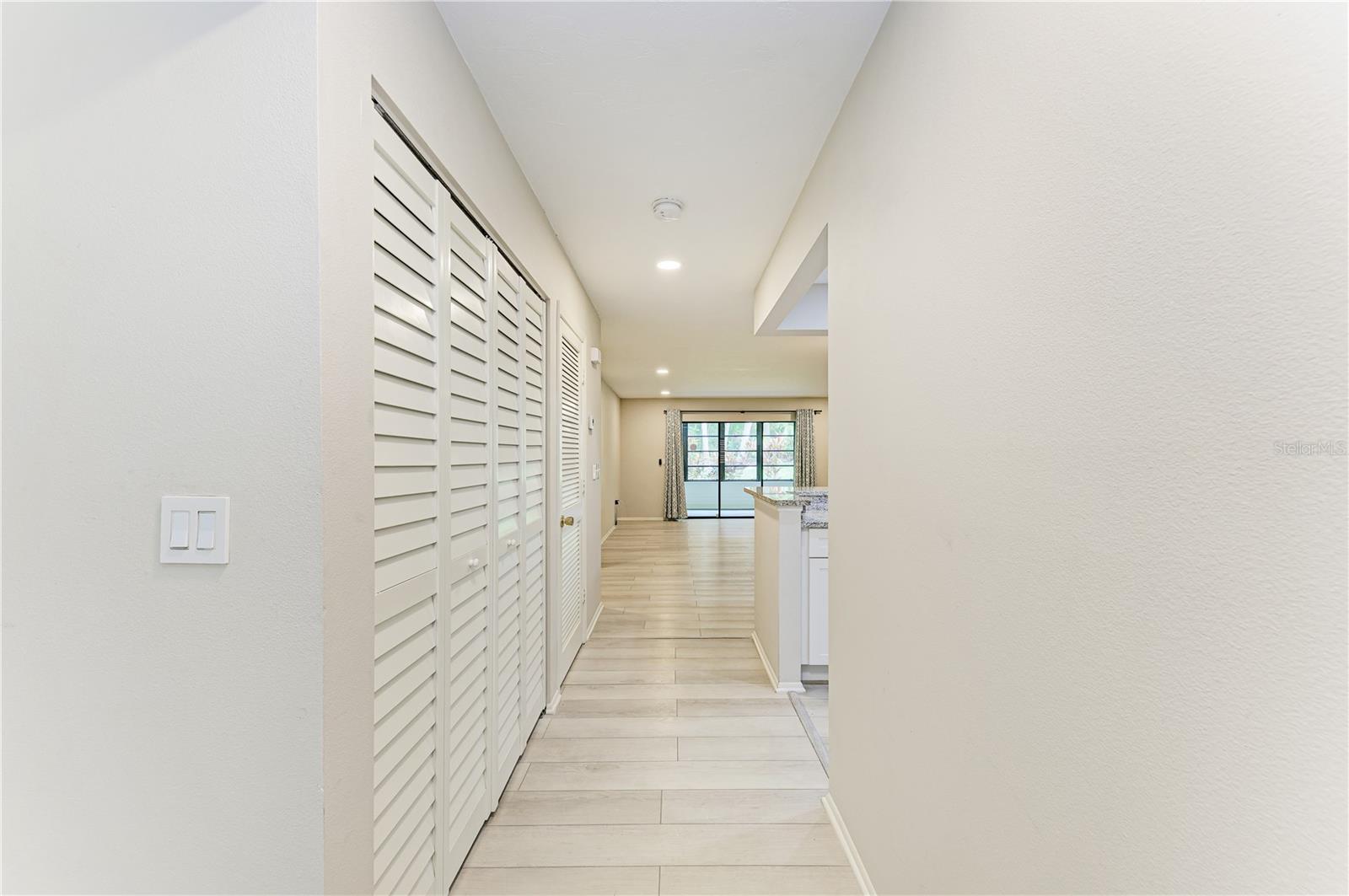 813 SPRING LAKES BLVD — photo 31