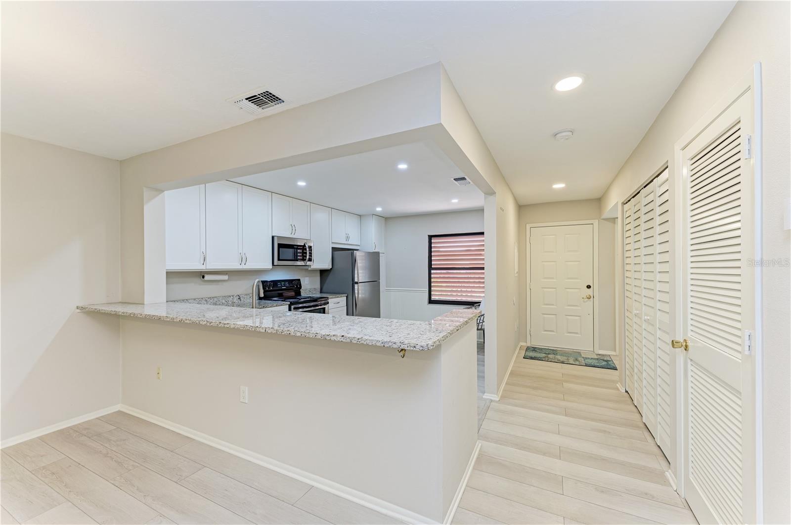 813 SPRING LAKES BLVD — photo 32