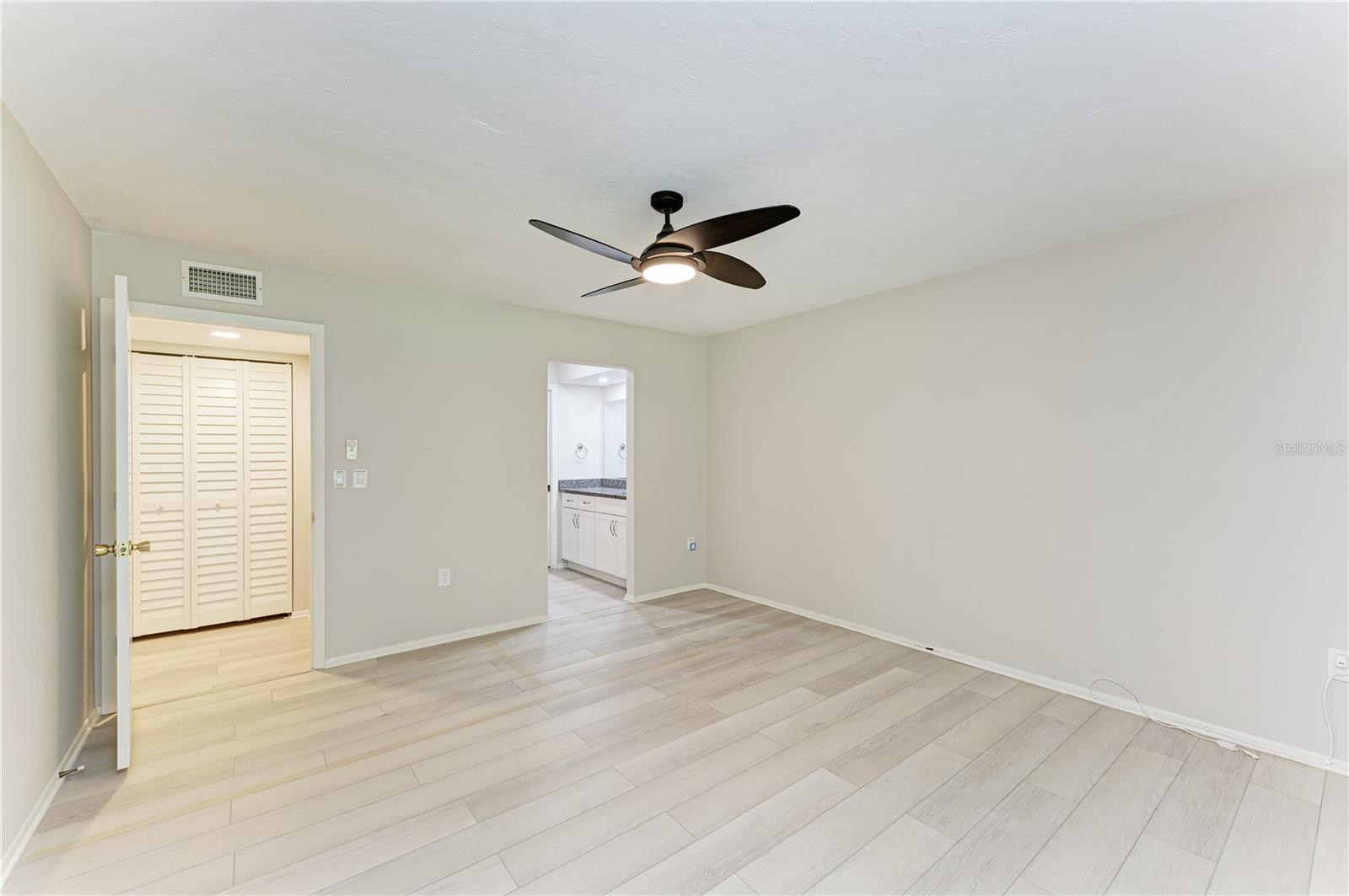 813 SPRING LAKES BLVD — photo 27