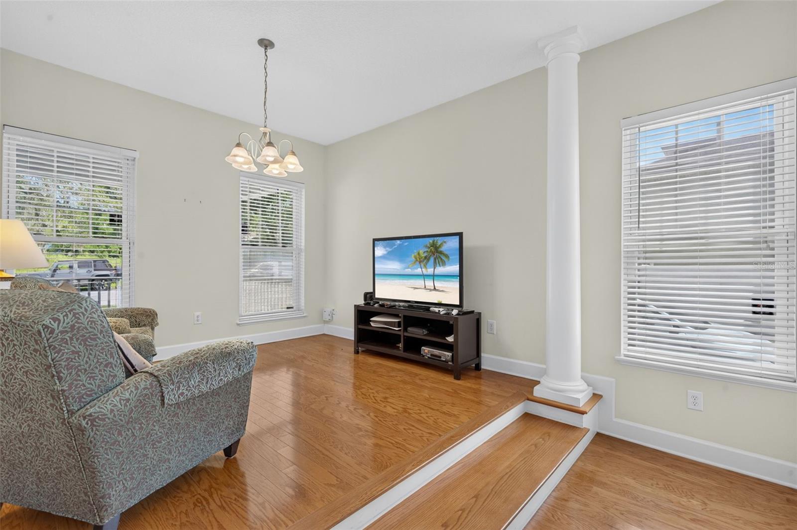 208 W ROSS AVE — photo 27
