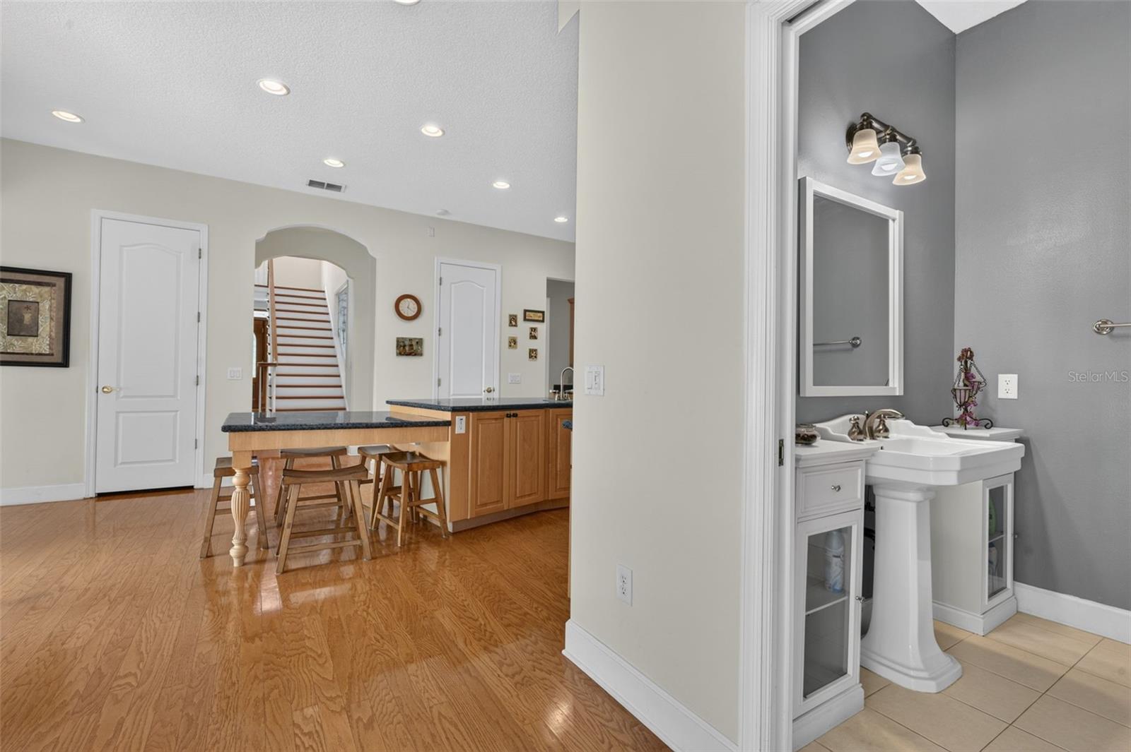 208 W ROSS AVE — photo 25