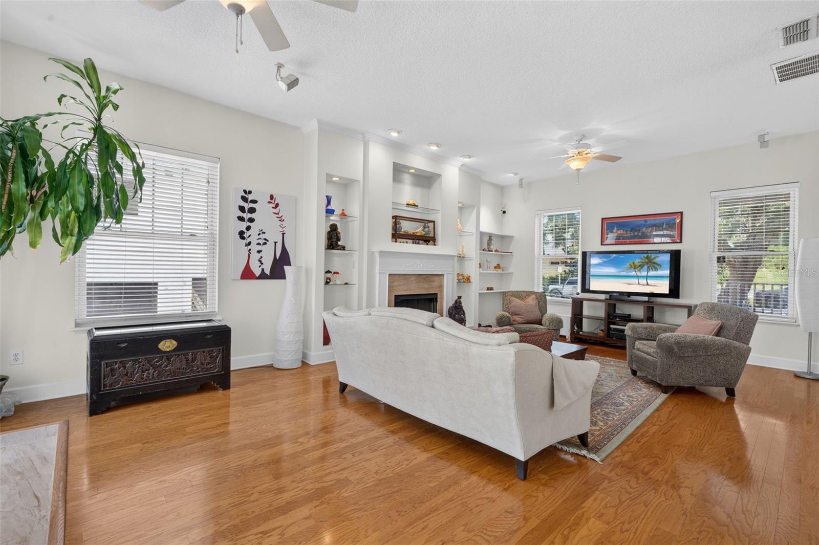 208 W ROSS AVE — photo 11
