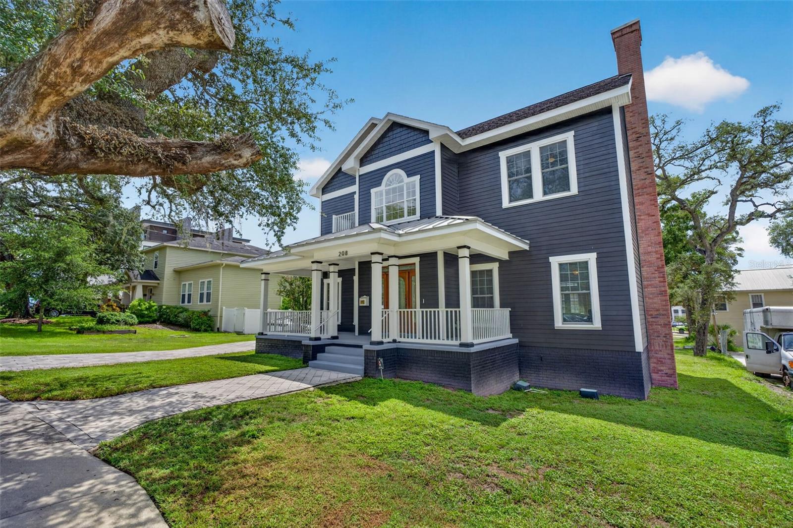 208 W ROSS AVE — photo 3