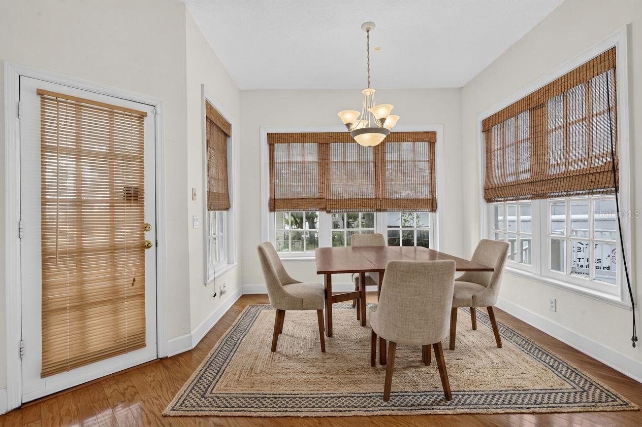 208 W ROSS AVE — photo 23