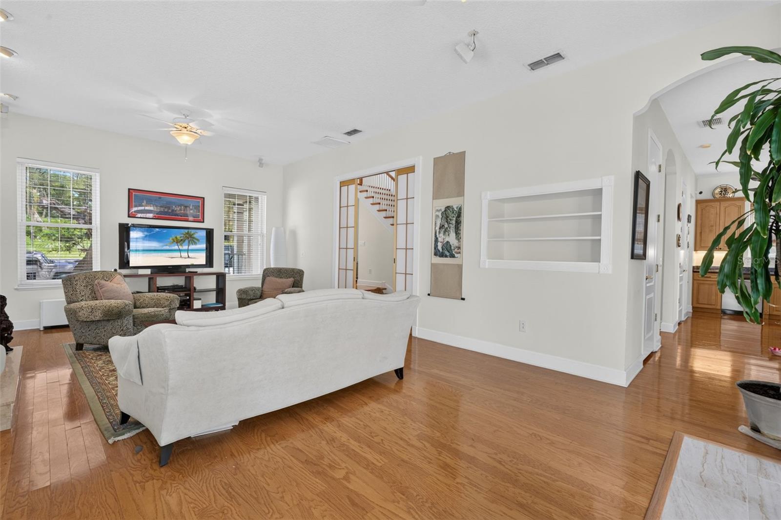 208 W ROSS AVE — photo 12
