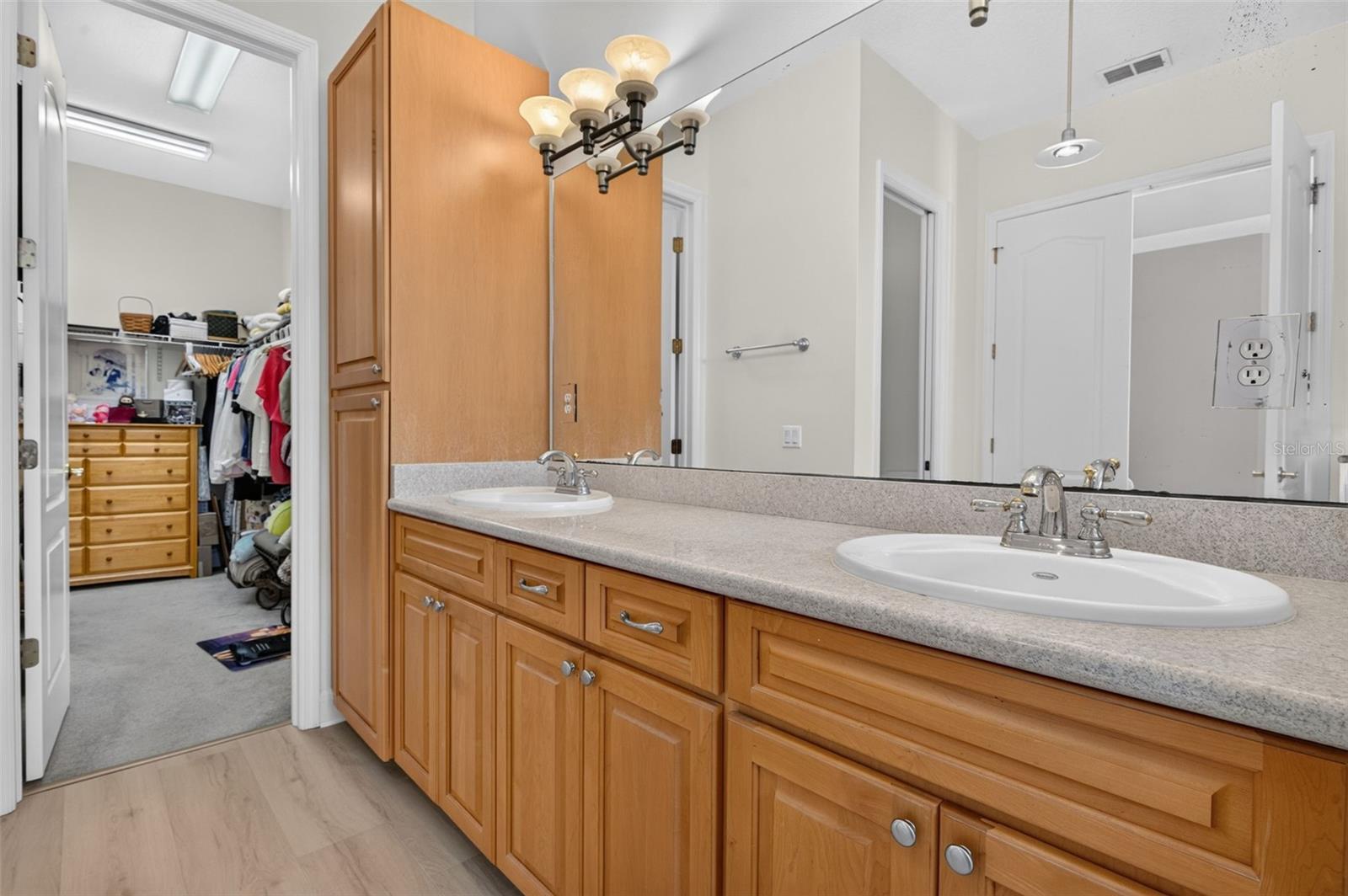 208 W ROSS AVE — photo 34