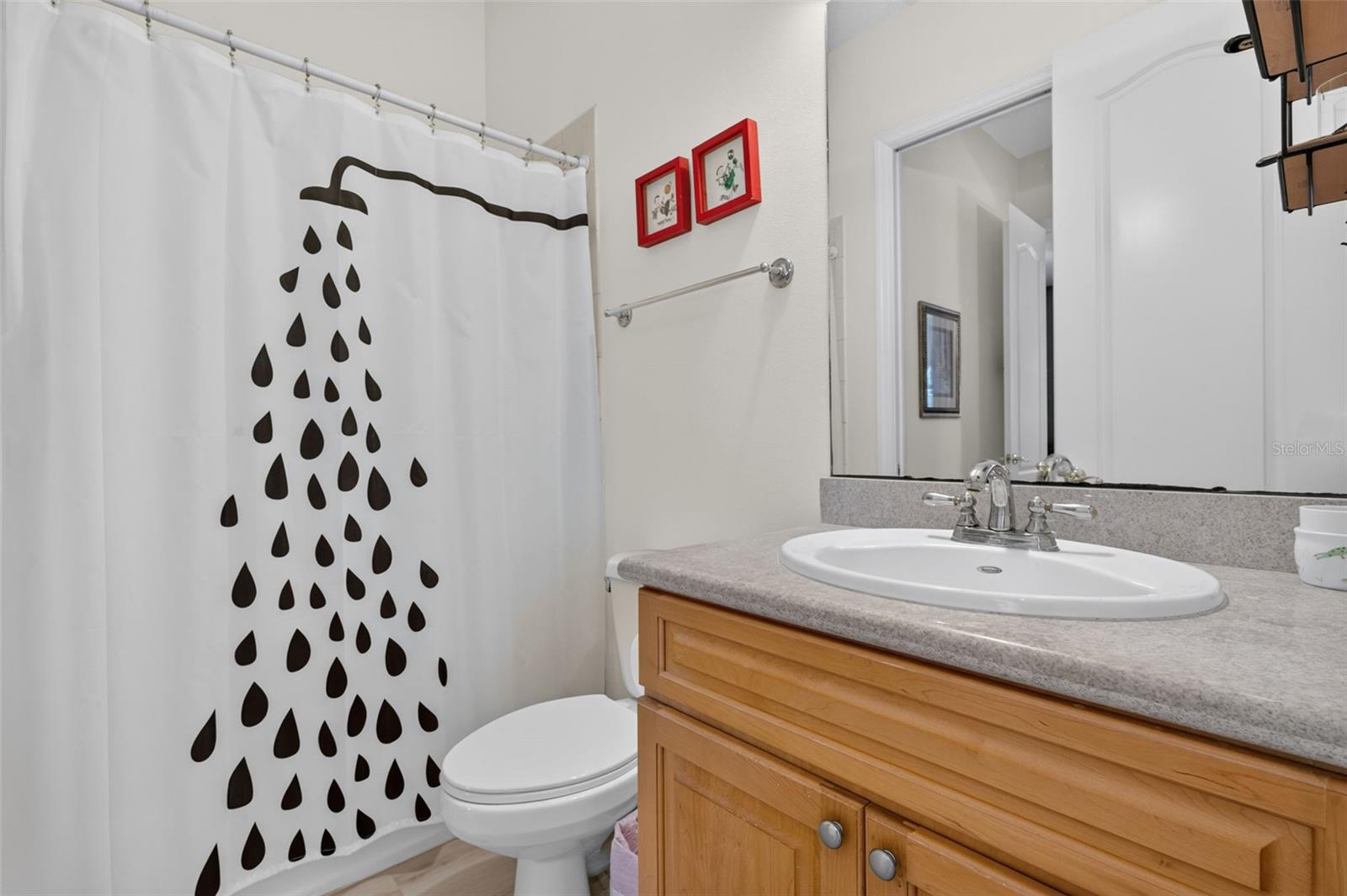 208 W ROSS AVE — photo 35
