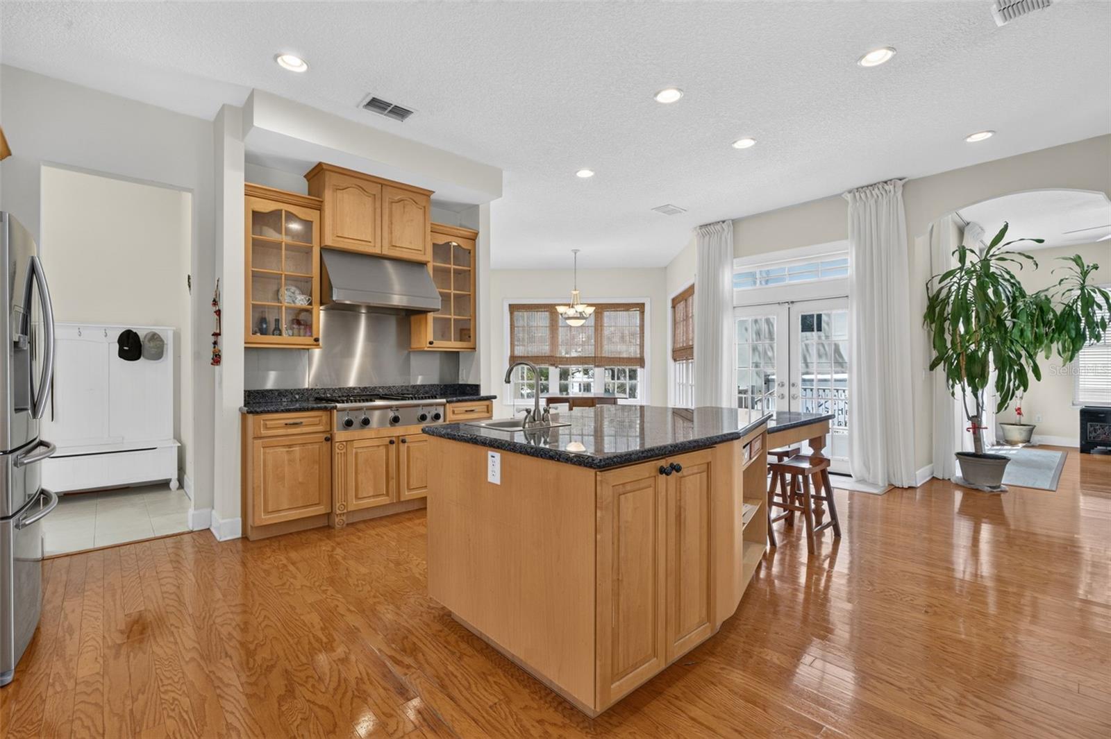 208 W ROSS AVE — photo 19