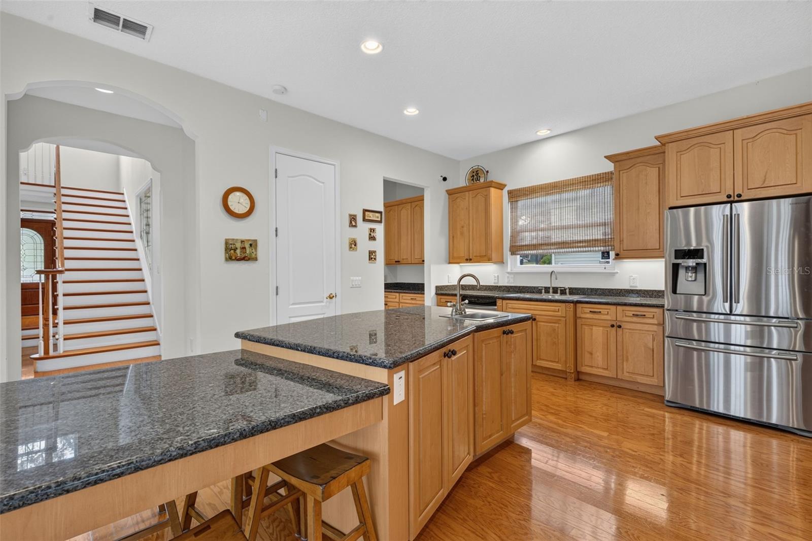 208 W ROSS AVE — photo 24