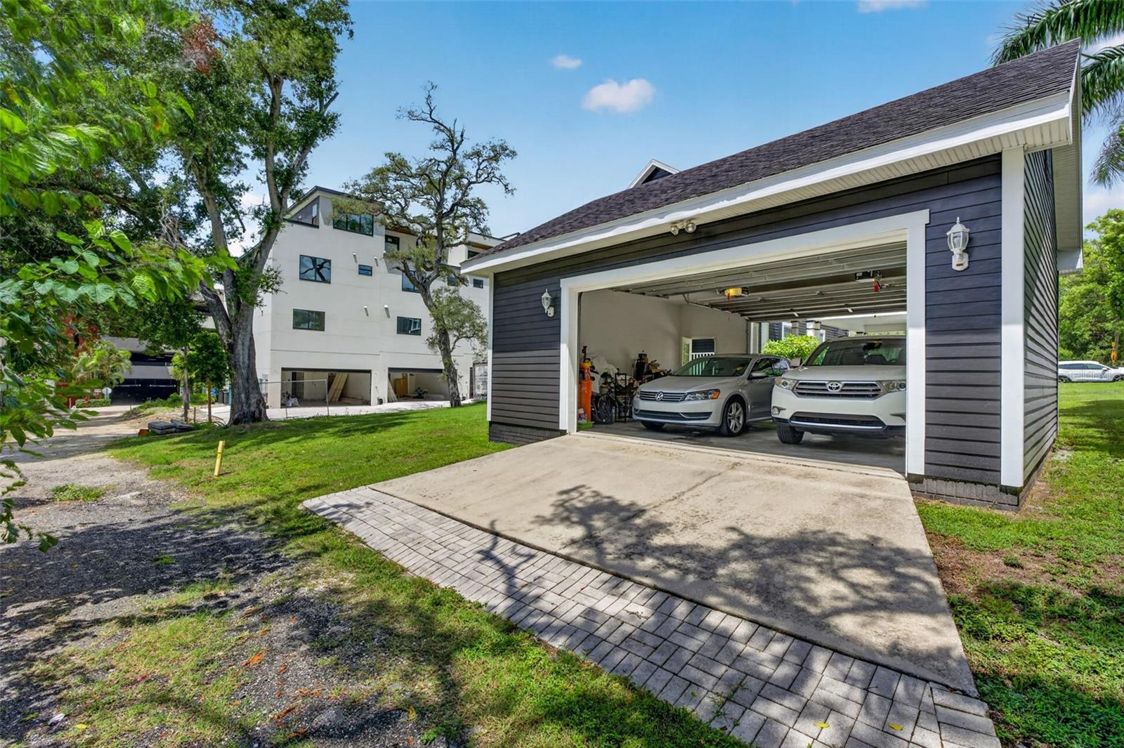 208 W ROSS AVE — photo 49