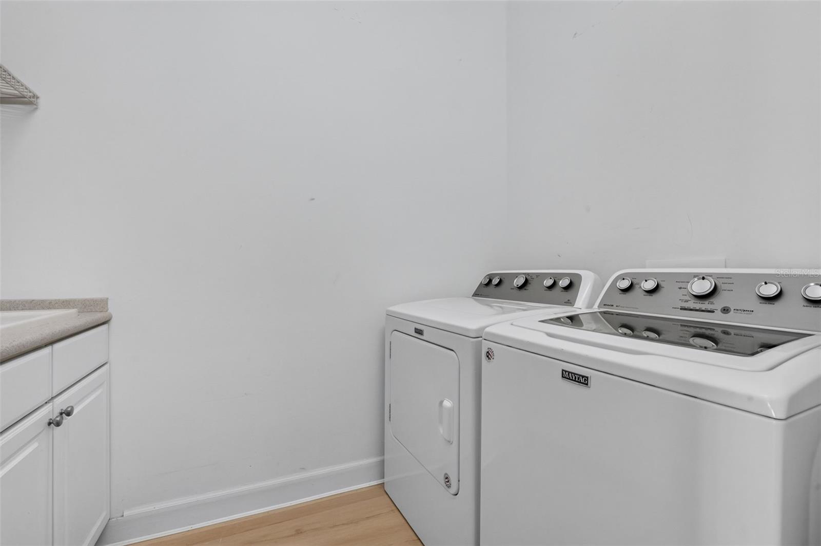 208 W ROSS AVE — photo 40
