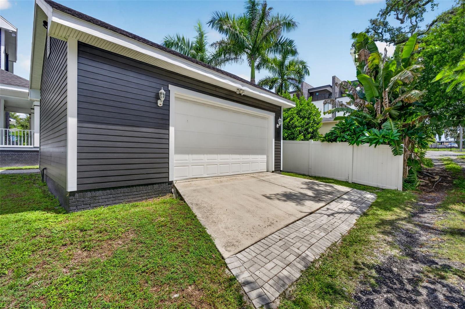 208 W ROSS AVE — photo 47