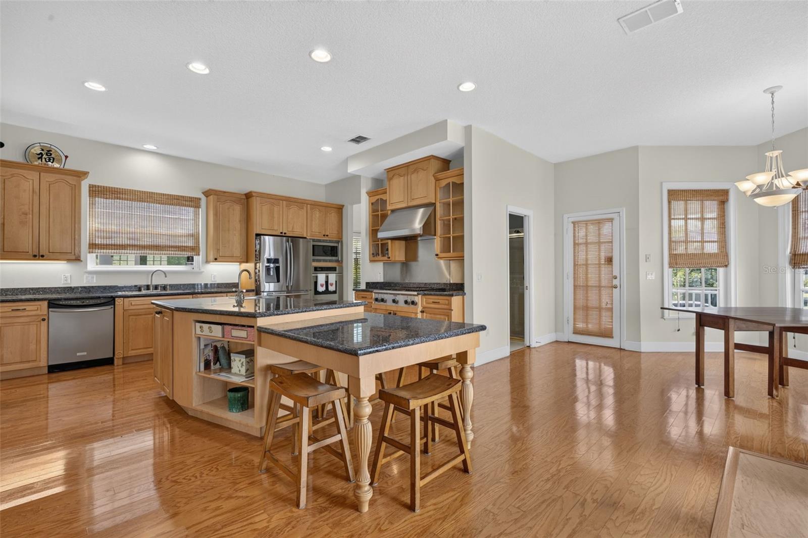 208 W ROSS AVE — photo 20