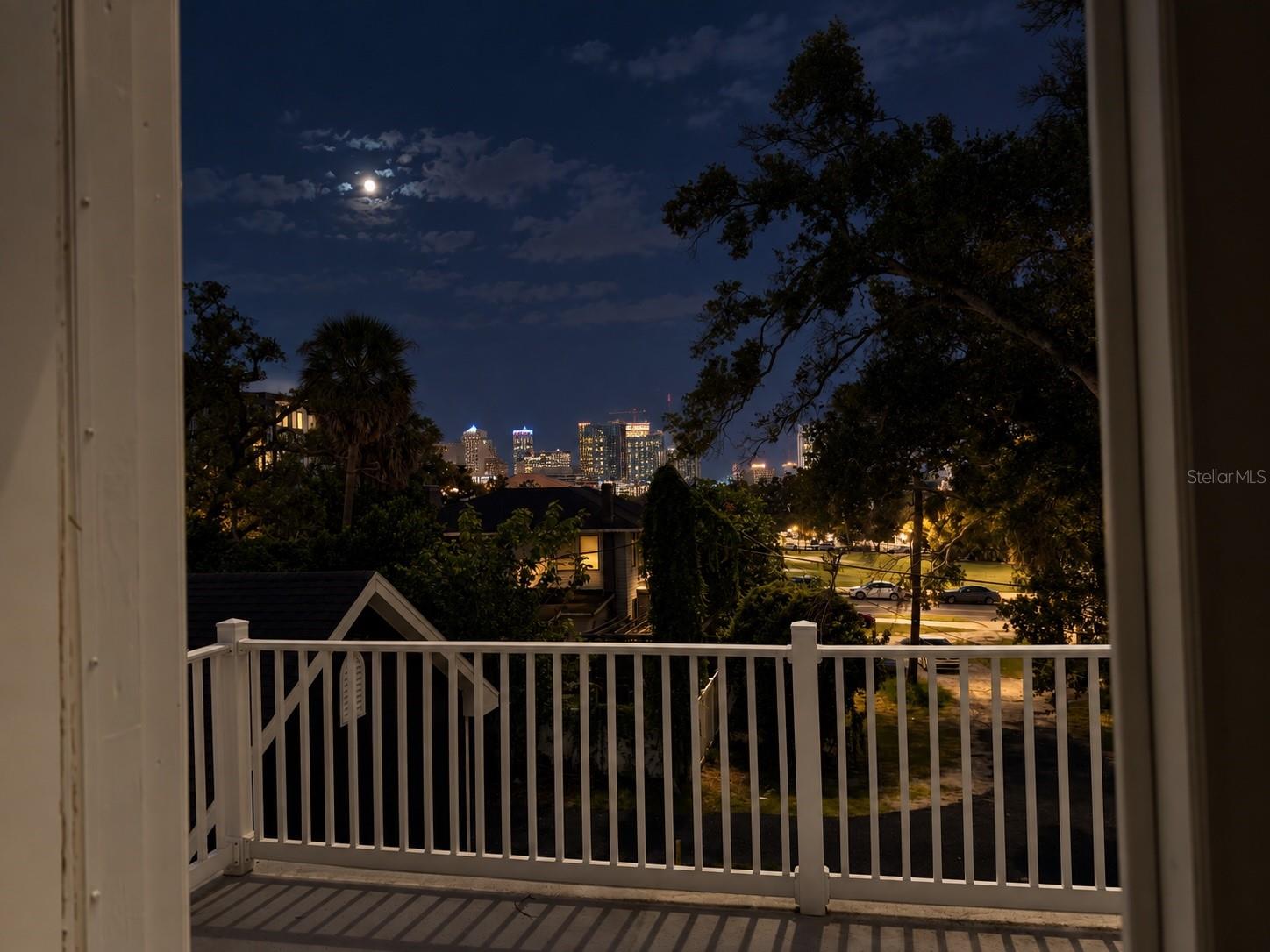 208 W ROSS AVE — photo 4