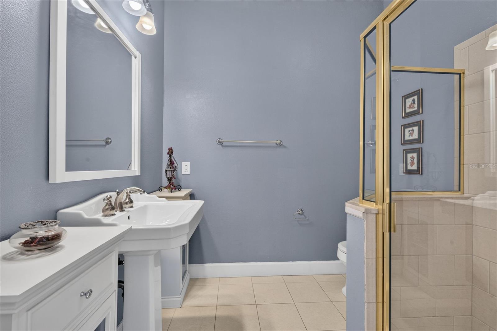 208 W ROSS AVE — photo 26