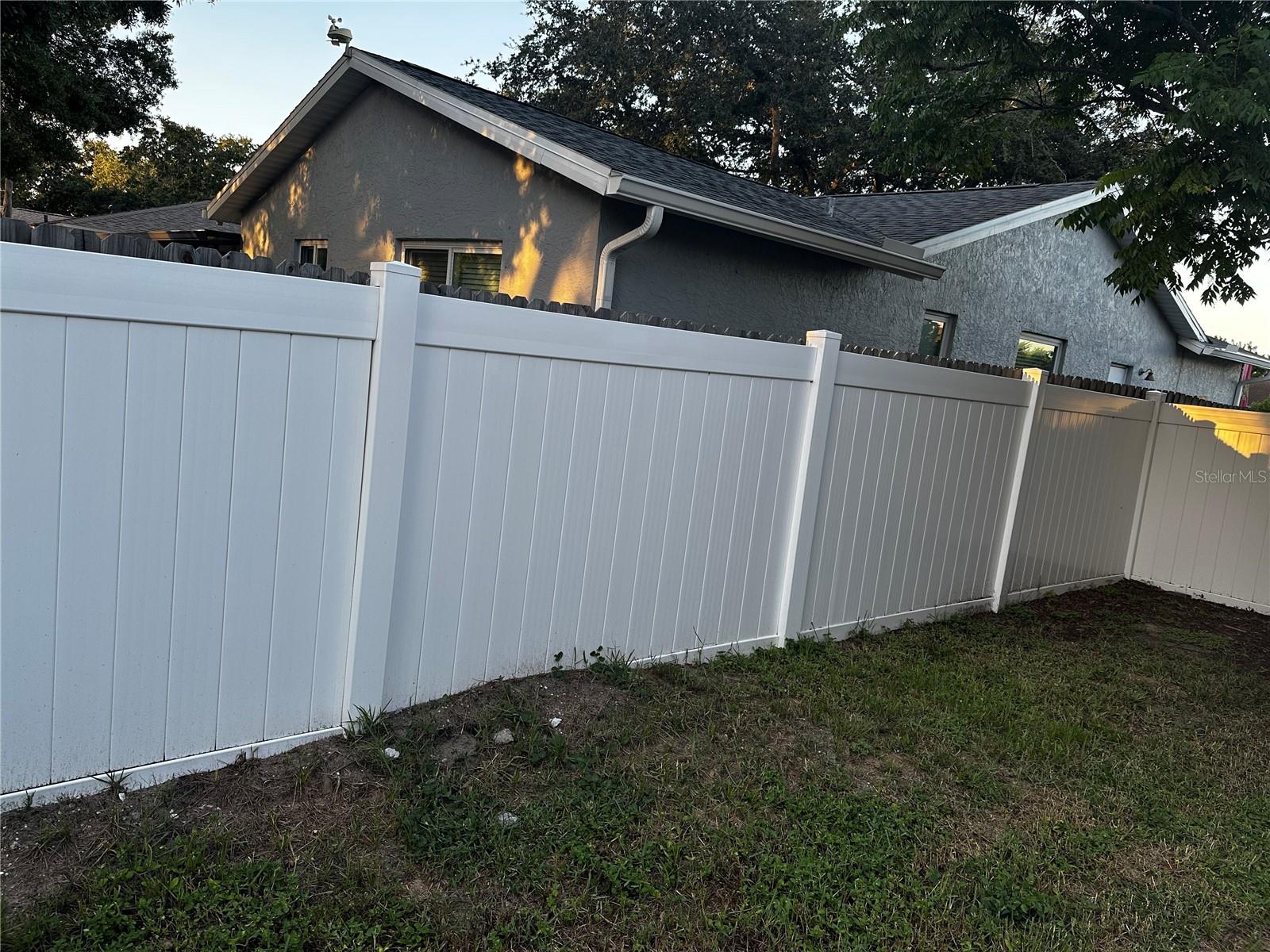 1424 CHESTERFIELD DR — photo 24