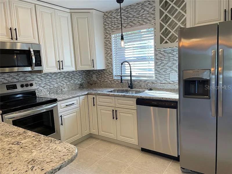 1424 CHESTERFIELD DR — photo 13