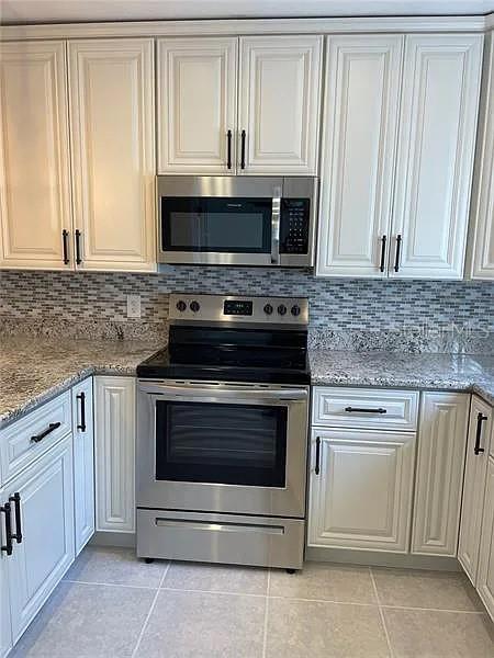 1424 CHESTERFIELD DR — photo 11