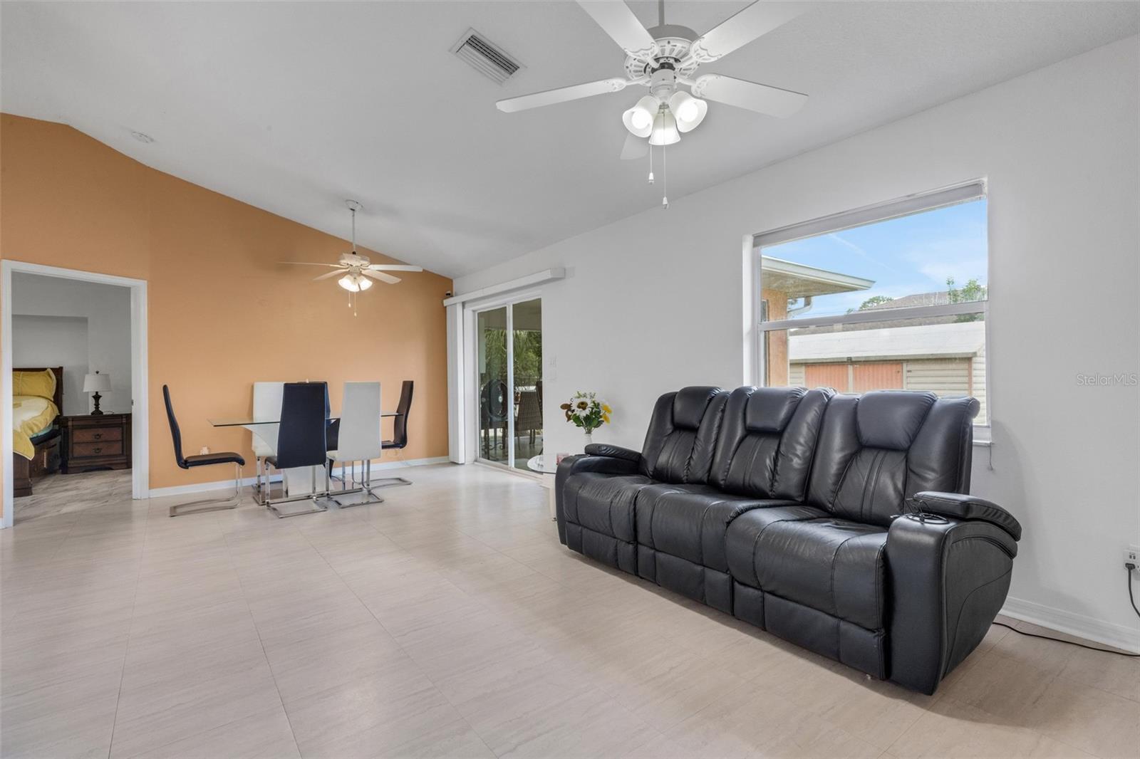 3125 ALBENGA LN — photo 10