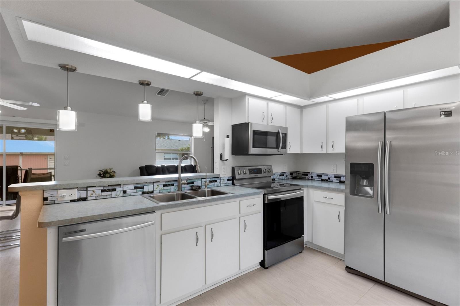 3125 ALBENGA LN — photo 4