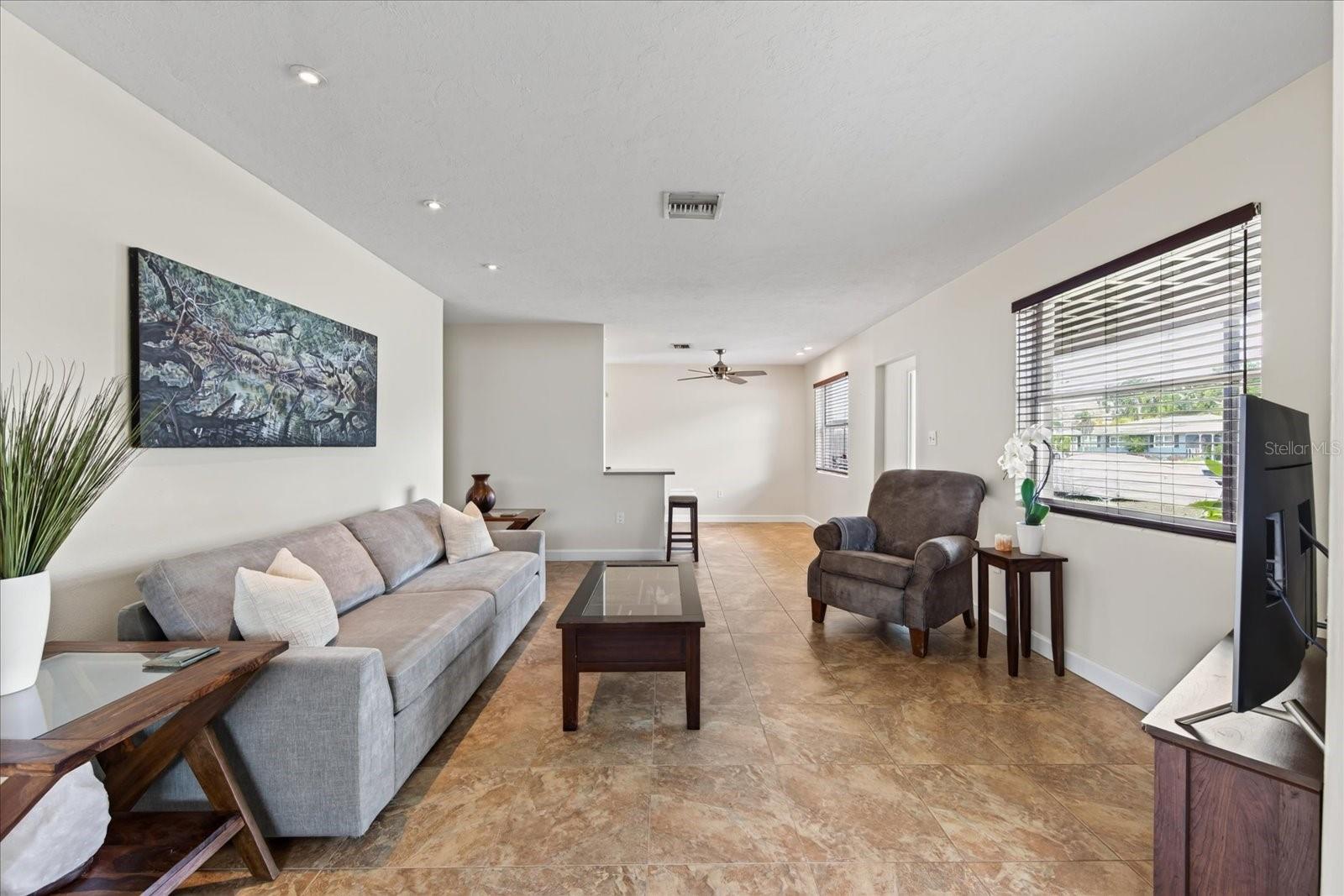 2350 LOMA LINDA ST — photo 12