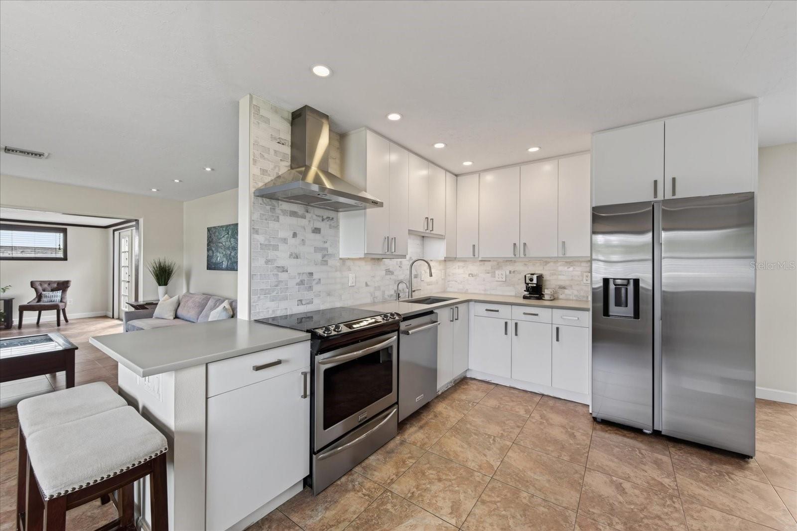 2350 LOMA LINDA ST — photo 15
