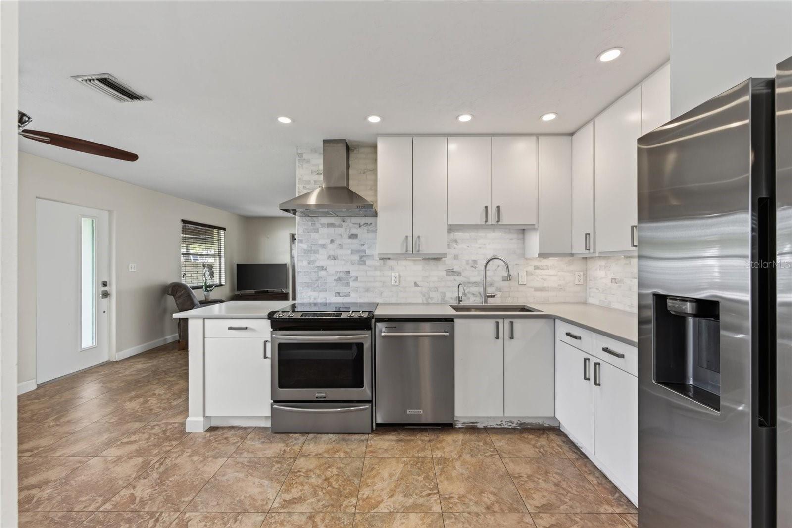 2350 LOMA LINDA ST — photo 17