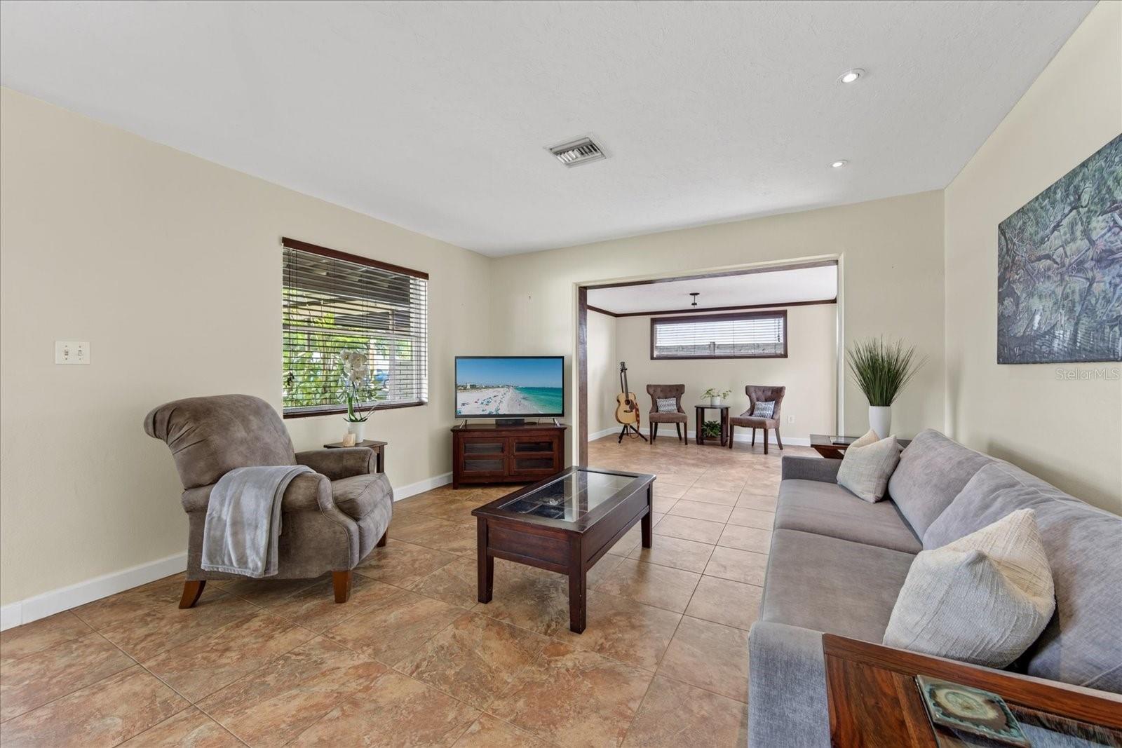 2350 LOMA LINDA ST — photo 11