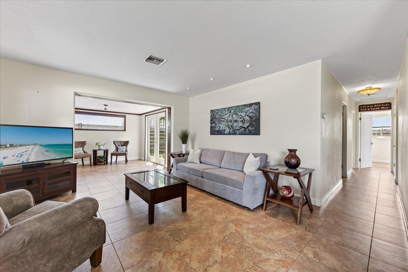 2350 LOMA LINDA ST — photo 10