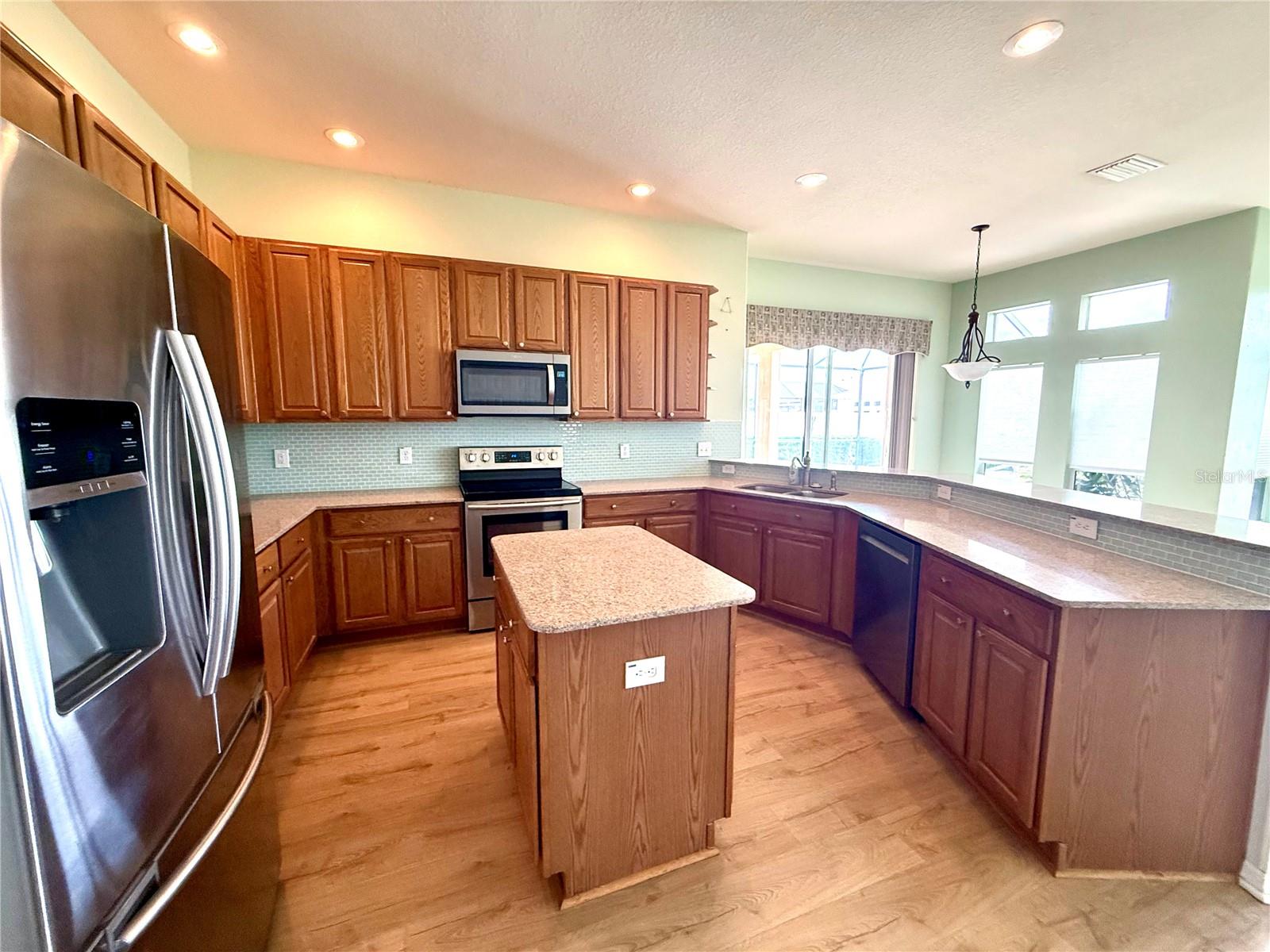 3735 GAVIOTA DR — photo 10