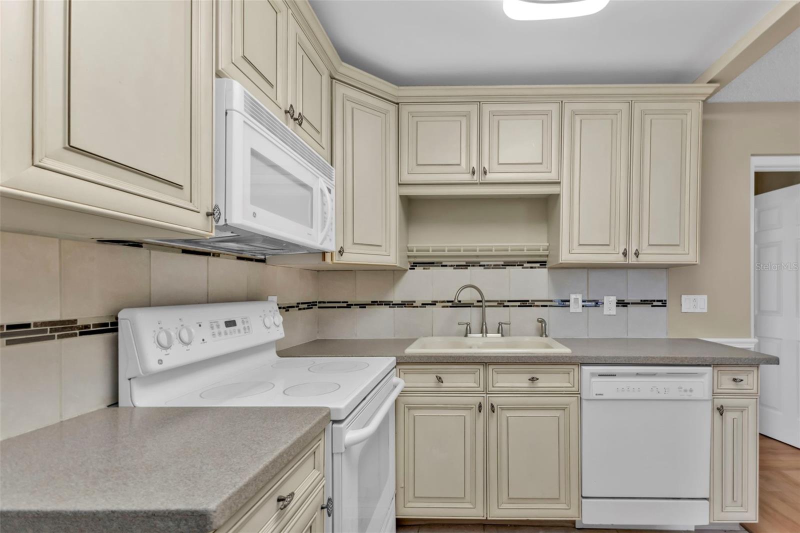 8172 TRIONFO AVE — photo 23