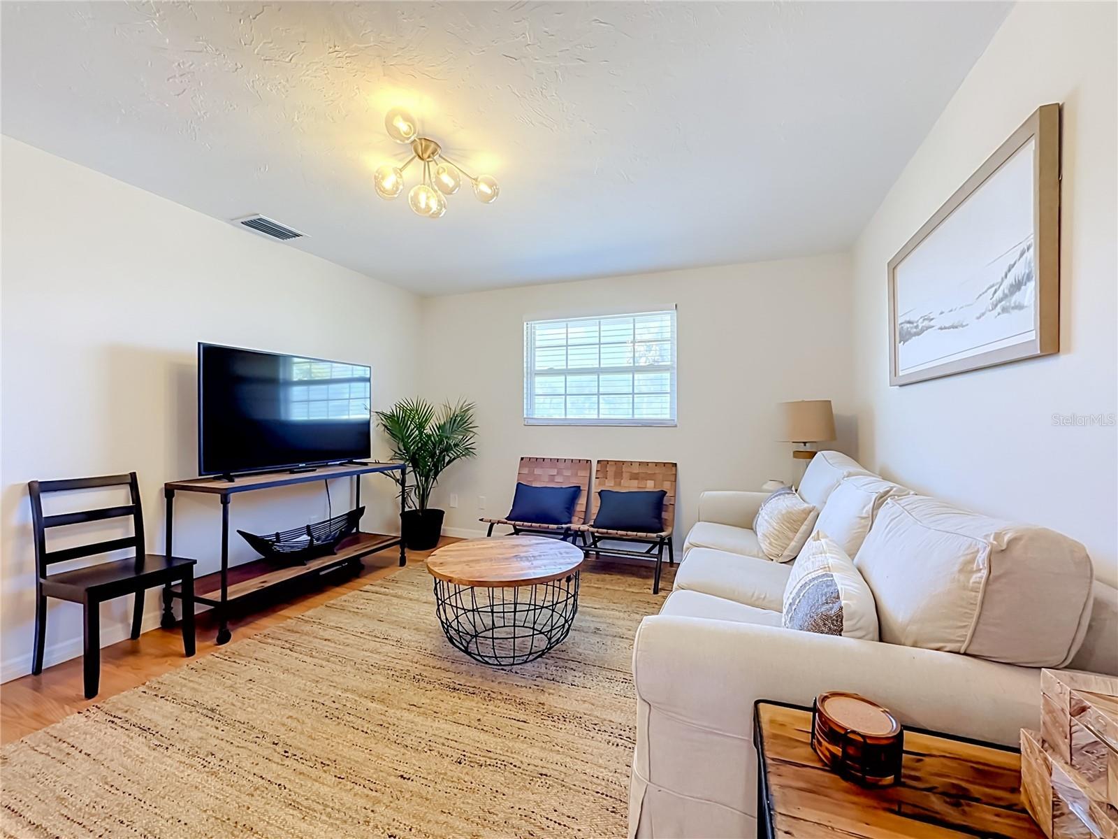 202 PEACOCK  UNIT B LN #B — photo 8