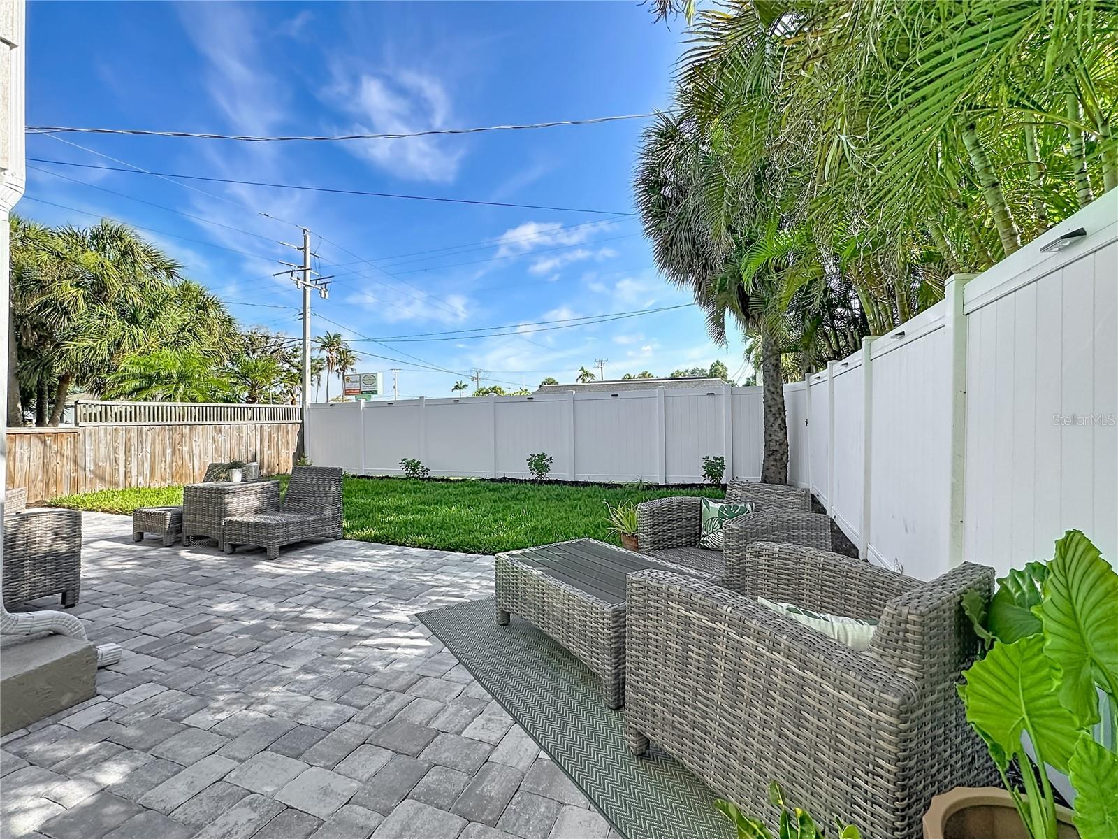202 PEACOCK  UNIT B LN #B — photo 37