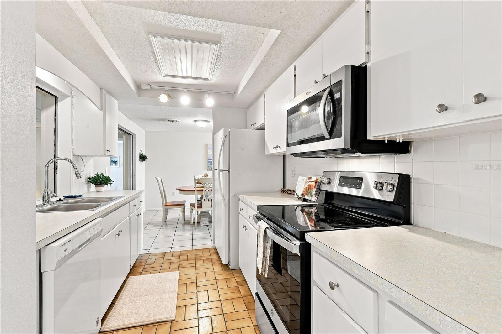 411 PLANTATION RD — photo 11