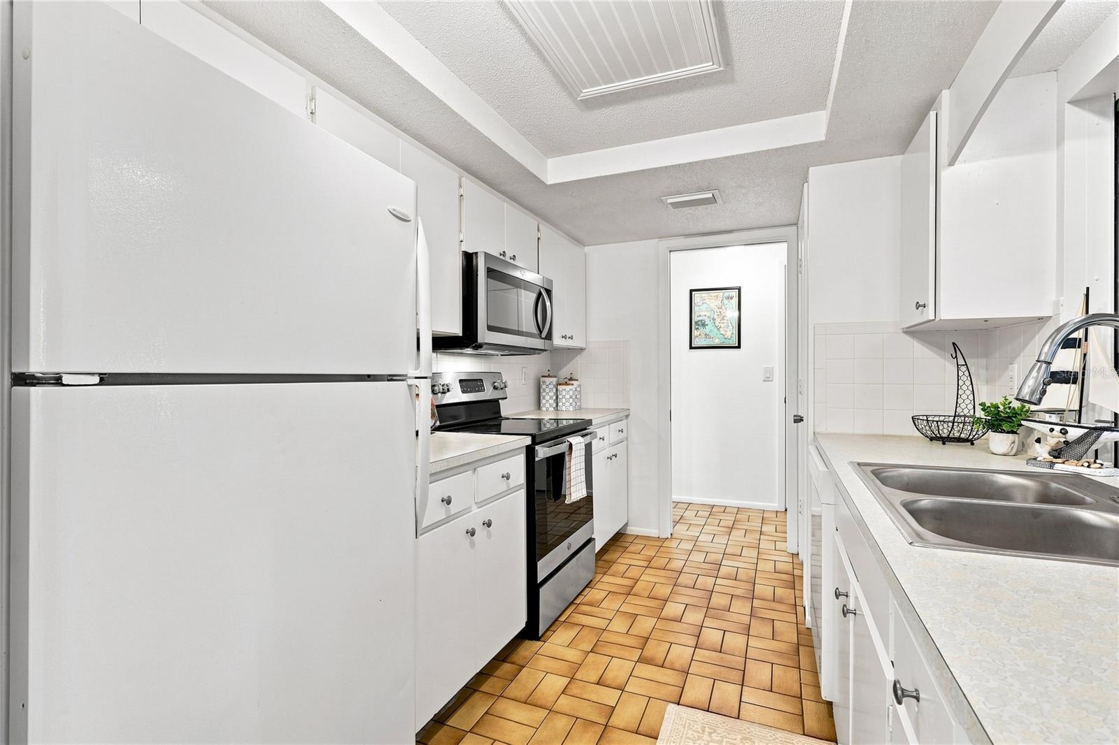 411 PLANTATION RD — photo 10