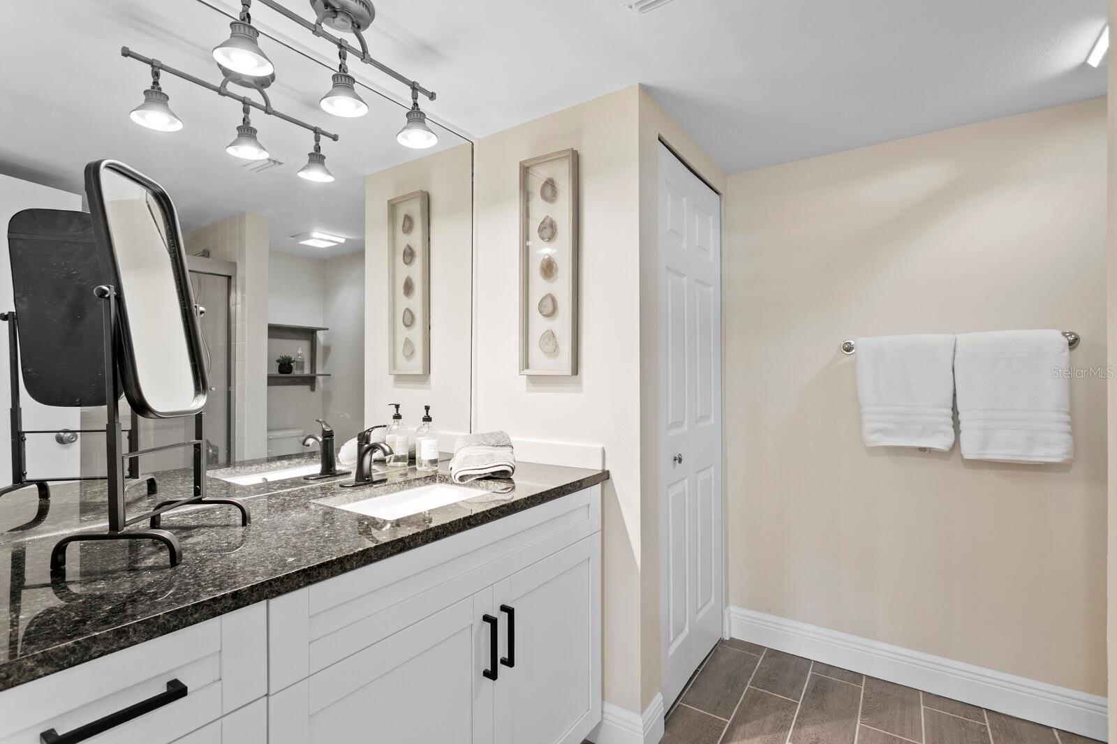 100 OAKMONT #105 — photo 18