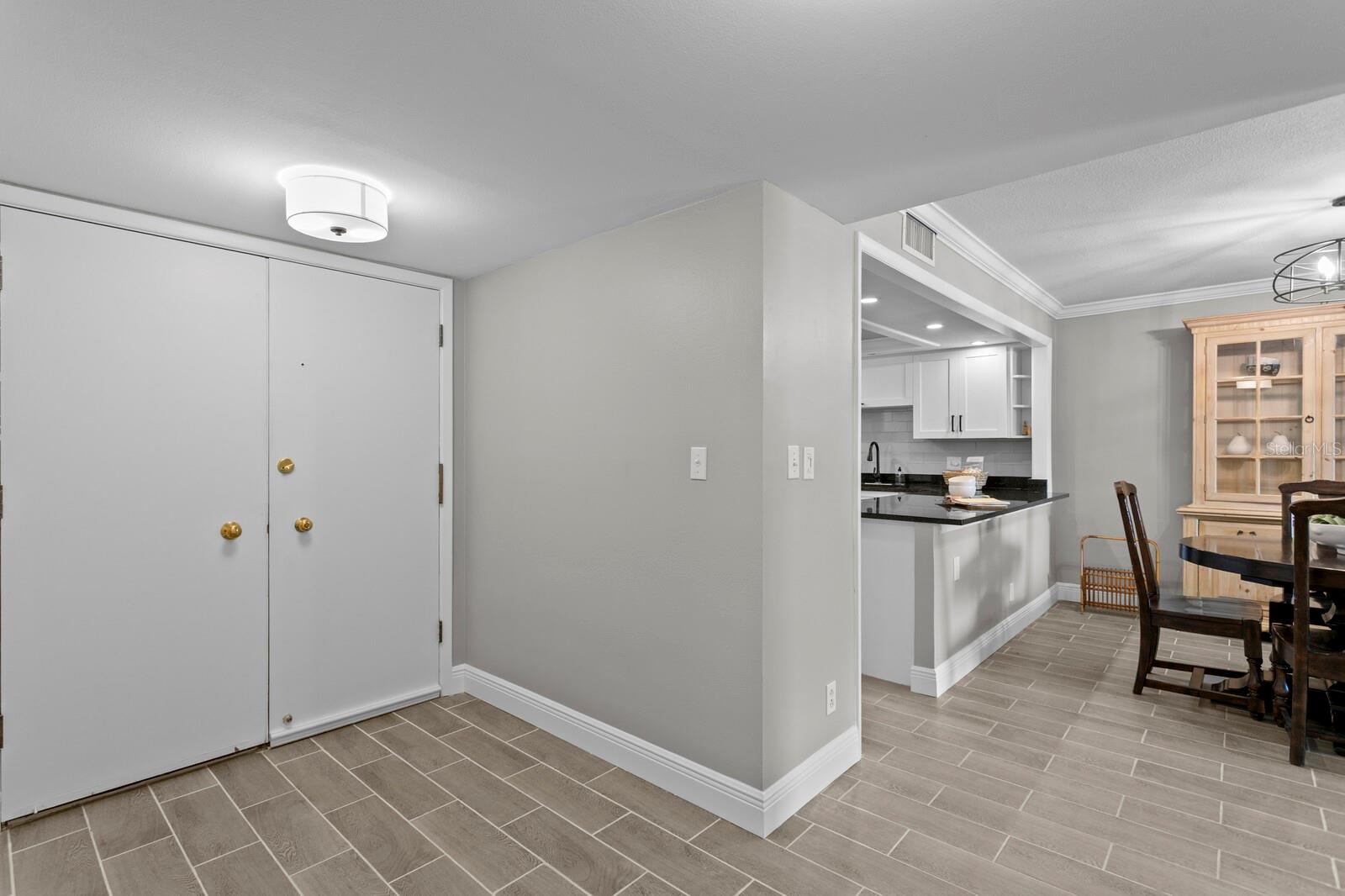 100 OAKMONT #105 — photo 8