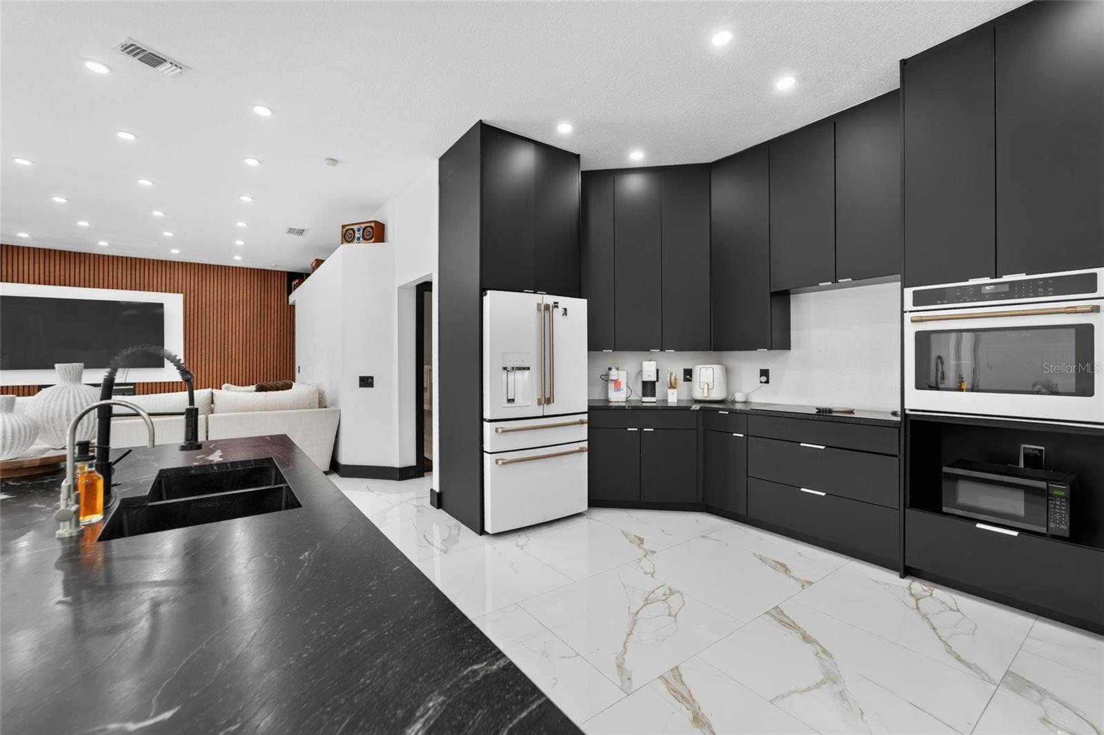 3926 NORTHRIDGE DR — photo 13