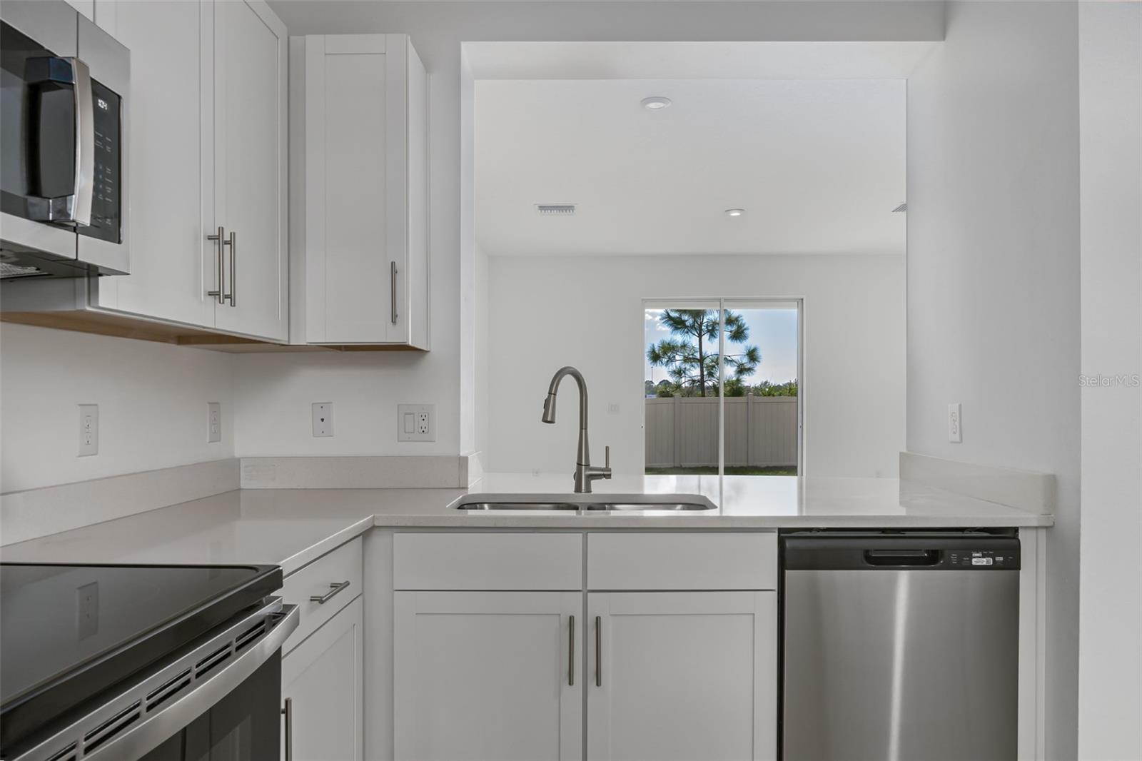6357 FAIRMONT LN — photo 4