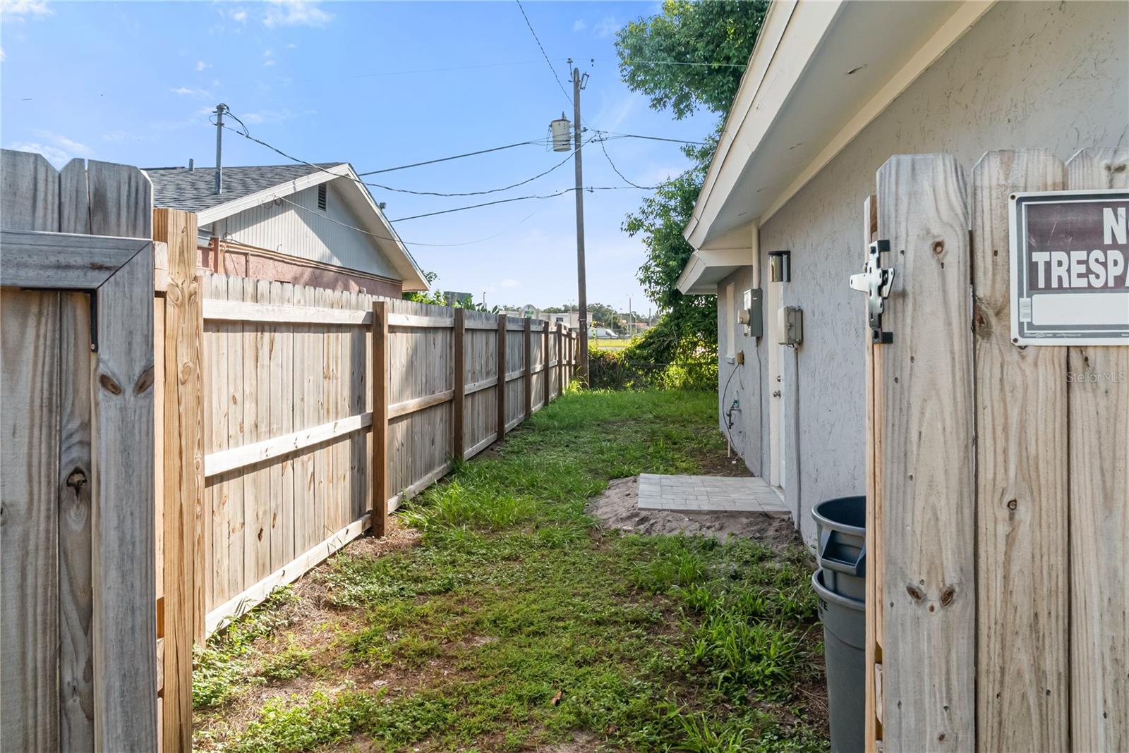 420 MELODY CIR — photo 27