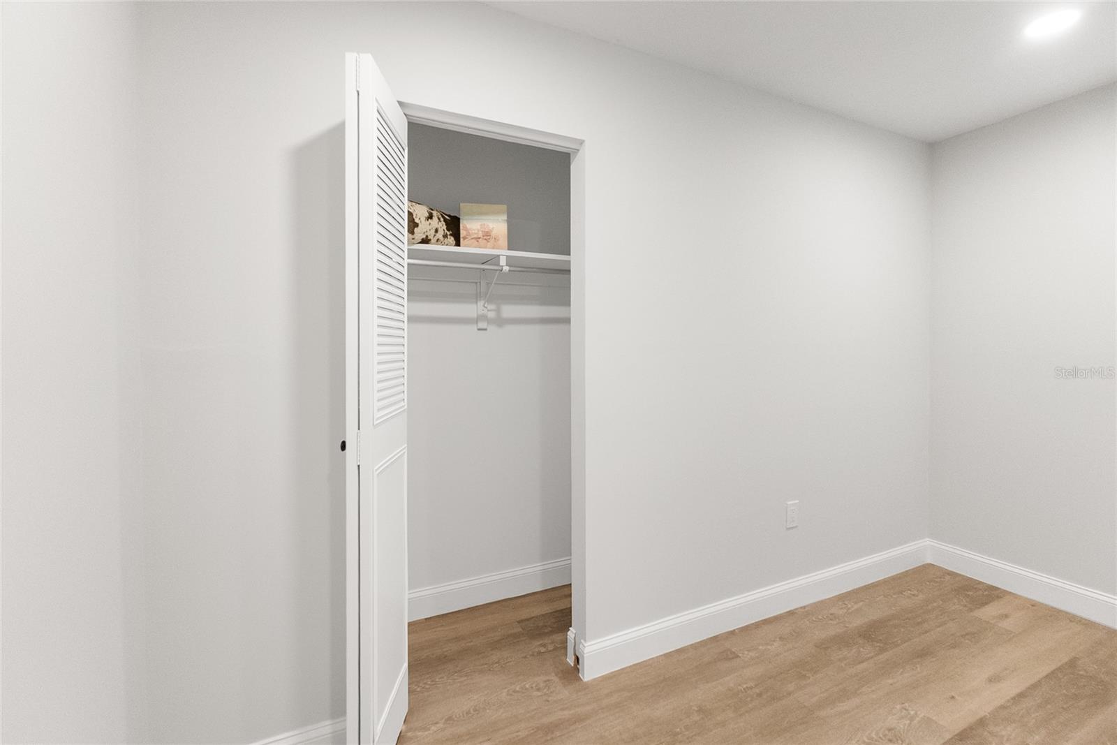 420 MELODY CIR — photo 24