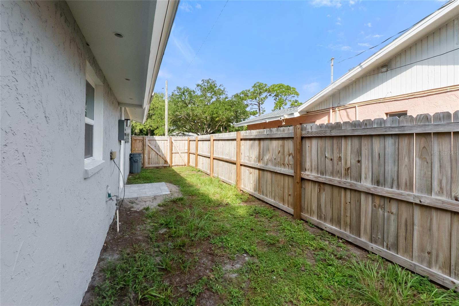 420 MELODY CIR — photo 35