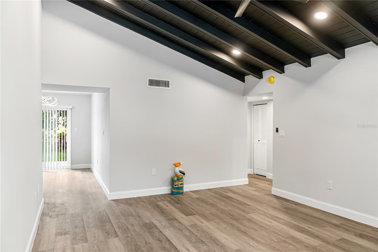 420 MELODY CIR — photo 6