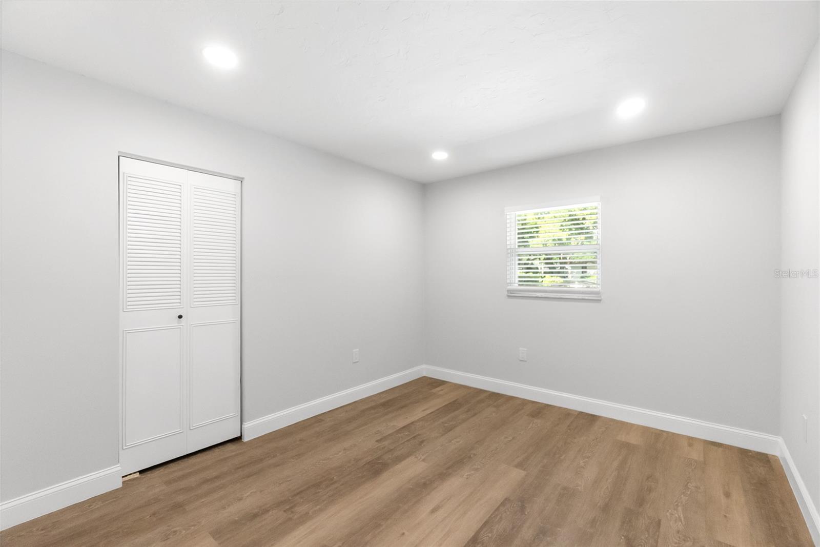 420 MELODY CIR — photo 23