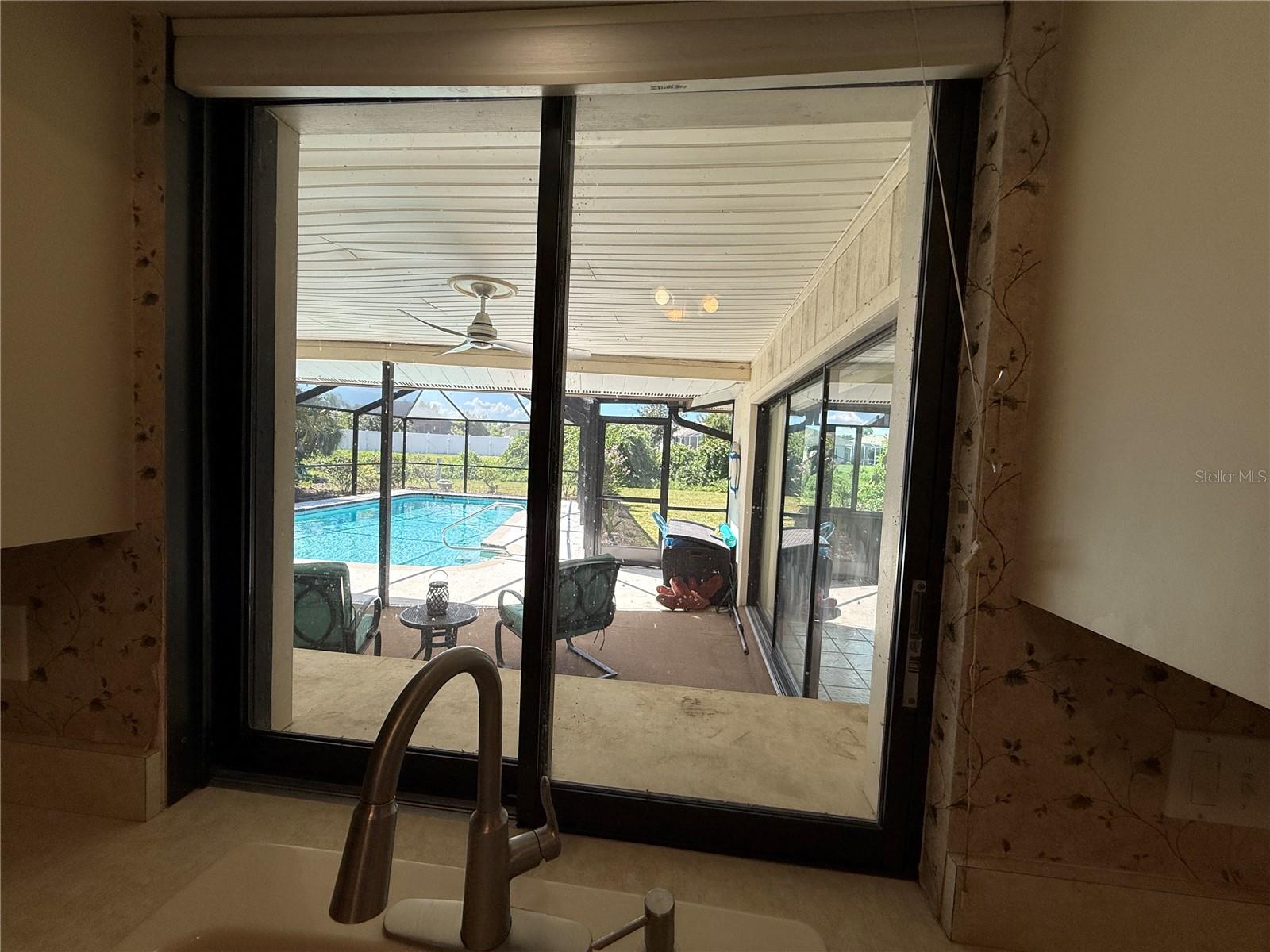 386 PINEVIEW DR — photo 19